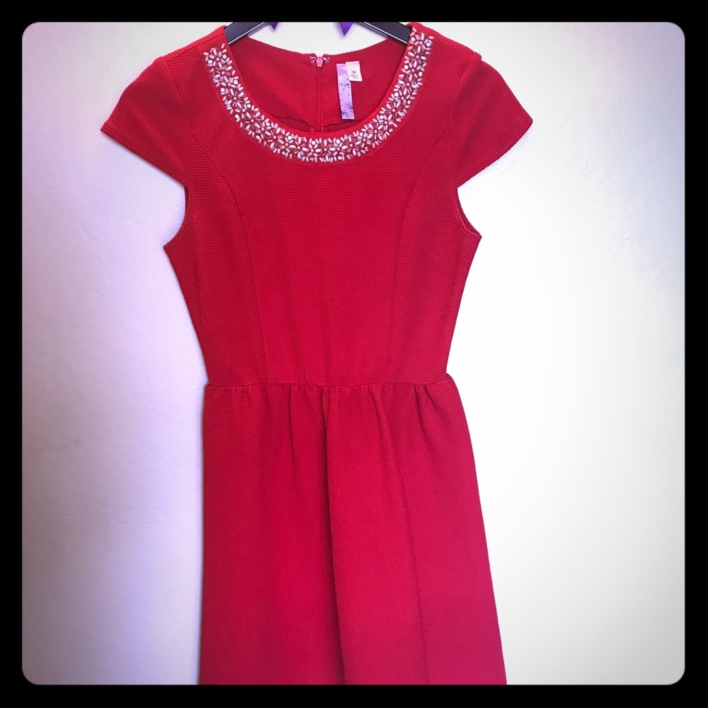 Alya | Red Swing Bead Detail Dress - Picture 2 of 4